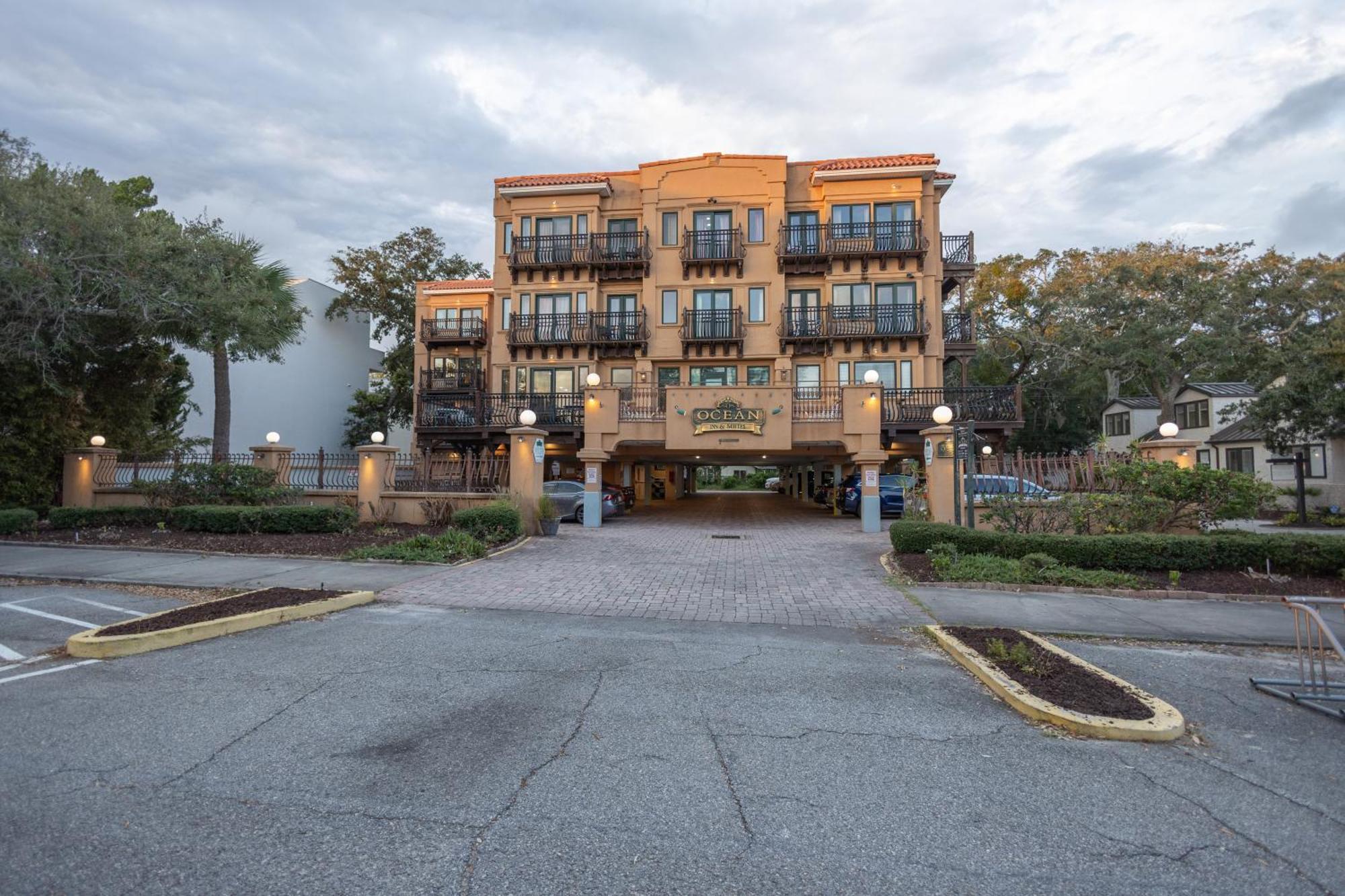 Ocean Inn & Suites St. Simons Island Экстерьер фото