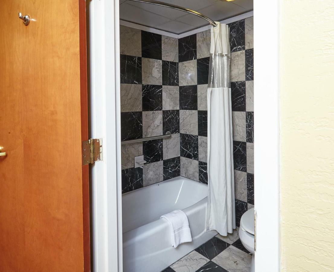 Ocean Inn & Suites St. Simons Island Экстерьер фото