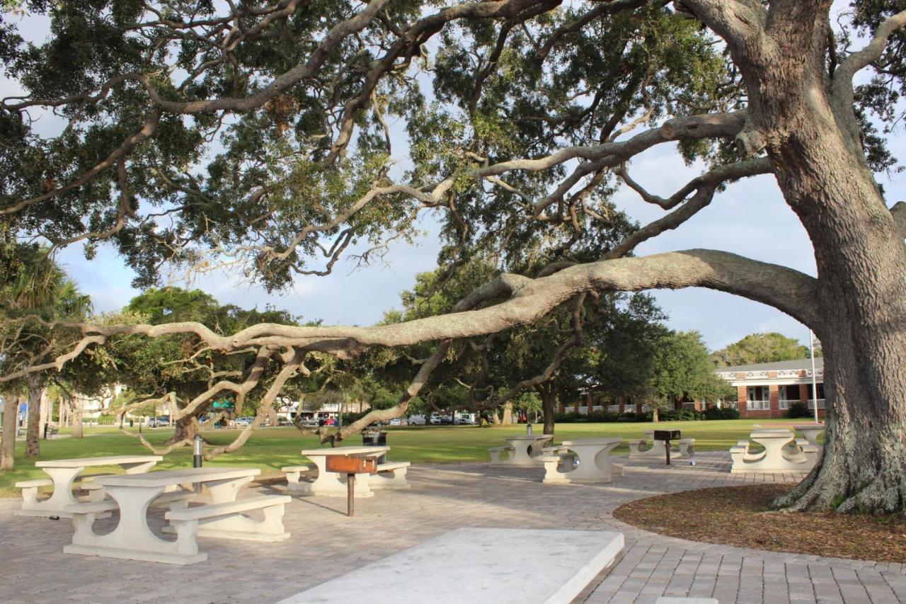 Ocean Inn & Suites St. Simons Island Экстерьер фото